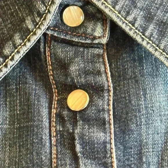 BKE Vintage | 100% Cotton Western Denim Button Down Shirt, Pearly Snaps - Picture 5 of 6